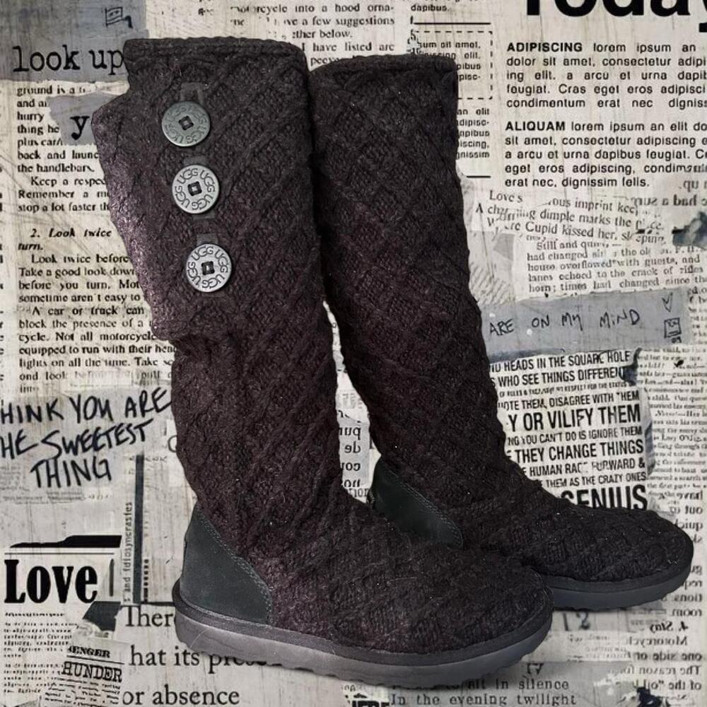 Y2K Ugg black knit boots with buttons Womens Sz 7
